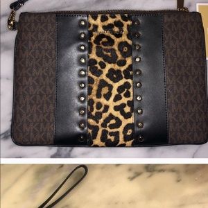 Never worn Michael kors- jet set. With tags!